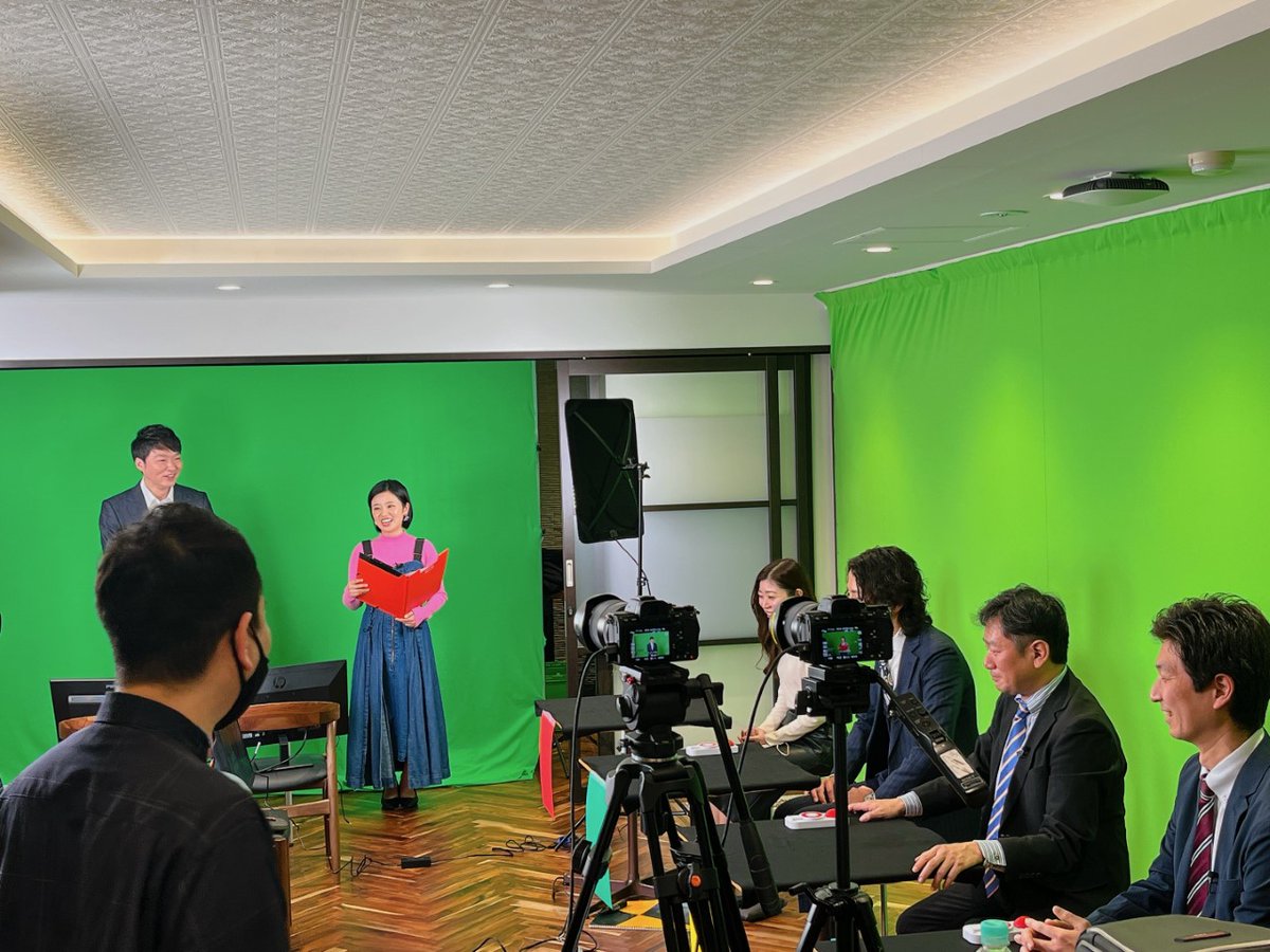 NetworldCorp's tweet photo. #NetworldTV はネットワールド企画プロデュース
前代未聞💥ITとバラエティー融合番組です!
先日は撮影スタジオに潜入👀ˎˊ-
カメラとライトがたくさん、タレントさんも居て
「お~!撮影現場だ~!」
と、普段味わわない雰囲気にソワソワ..
和気あいあいとした雰囲気で撮影が進んでいました☺
⇒つづく https://t.co/6aF0rjm9kS