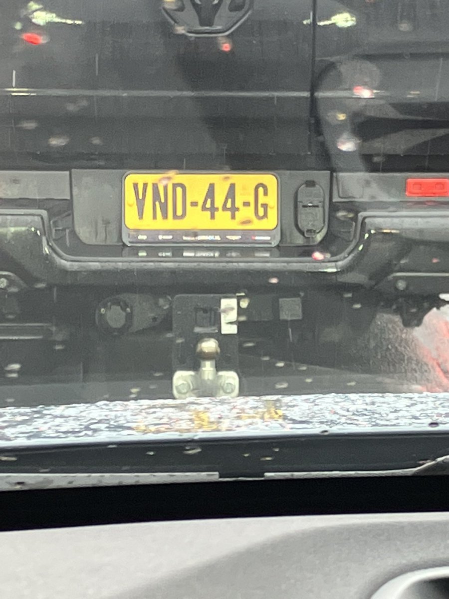 RenzevdN's tweet photo. Zag zojuist de auto voor me met deze nummerplaat. VND44G. Vandaag… sneeuw. Vandaag…. Mooie afspraken. Vandaag…. Niet gisteren, niet morgen maar vandaag. Geniet! Leef in het moment. https://t.co/f5OpEiGwAs