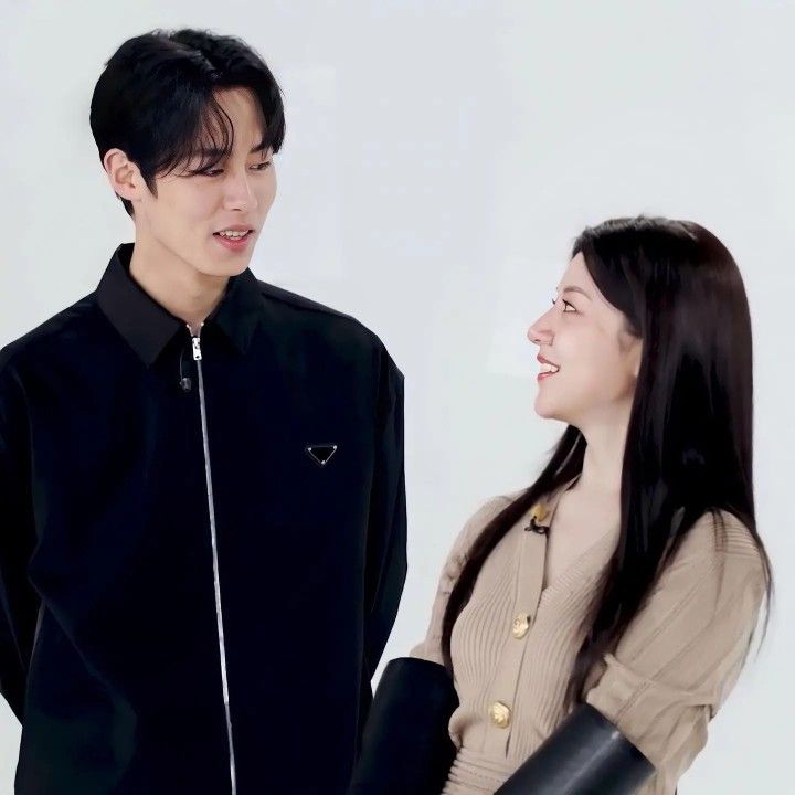_kdramafilms's tweet photo. tHE WAY THEY JUST LOOK AT EACH OTHER?!?!?!?! PARENTS... I JUST WANT TO SCREAM😭❤ 

#AlchemyOfSouls #GoYounJung #LeeJaeWook https://t.co/AzImEk39Hx