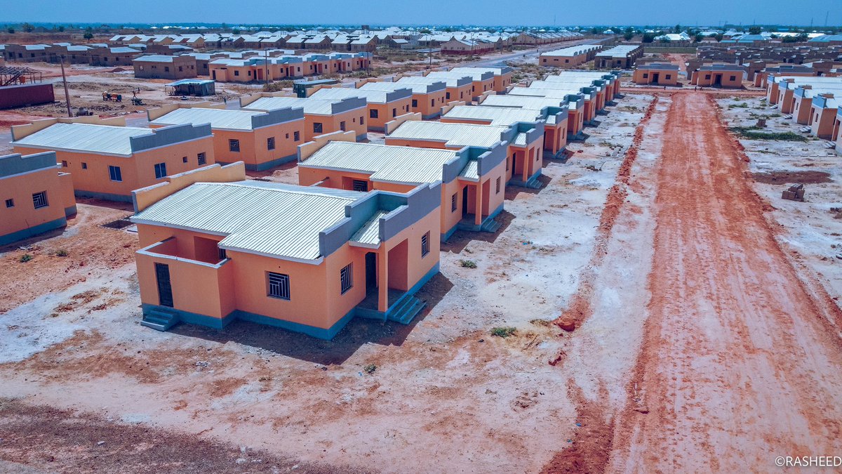 #KebbiHousing: Adequate human shelter is one of the basic needs of every individual, family & community at large. To meet this need for urban development, @KBStGovt under H.E Sen. @AABagudu commenced the construction of 500 Housing Units which are now near completion. #OurKebbi💪🏼