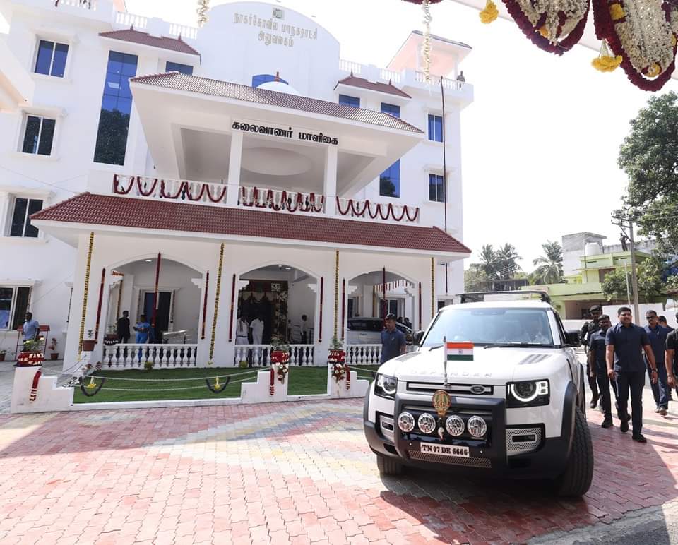 பெரியாரால் புரட்சிவீரன் எனப் போற்றப்பட்ட பகுத்தறிவுச்சுடர்; பேரறிஞருக்கு நல்லதம்பியான கலைவாணர் பிறந்த நாகர்கோயிலில் அவர் பெயரால் அமைந்த மாநகராட்சி அலுவலக கட்டடத்தைத் திறந்துவைத்தேன்.

கலையால் சமூகக்களை நீக்கிய திராவிட இயக்க வரலாற்றில் மாசறு வள்ளல் கலைவாணர் புகழ் மங்காது என்றும்!