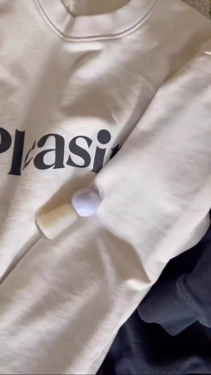 pleasingbyharry's tweet image. By getting the Pleasing crewneck you get the Pearly Tops nail polish as a gift!

Pleasing via instagram