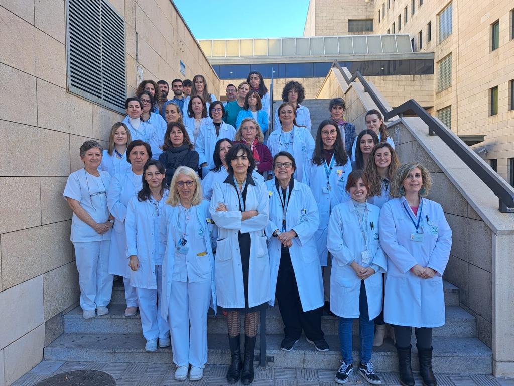 HUReinaSofia's tweet photo. 🏥🧑⚕️👩⚕️#Buenosdías Comenzamos la jornada poniendo en valor la labor profesional de todo el equipo de Inmunología y Alergia del @HUReinaSofia, por su gran trabajo y por ser la única unidad andaluza de Inmunología y Alergia acreditada con nivel Óptimo por @calidadACSA. https://t.co/KtlOEmdUt0