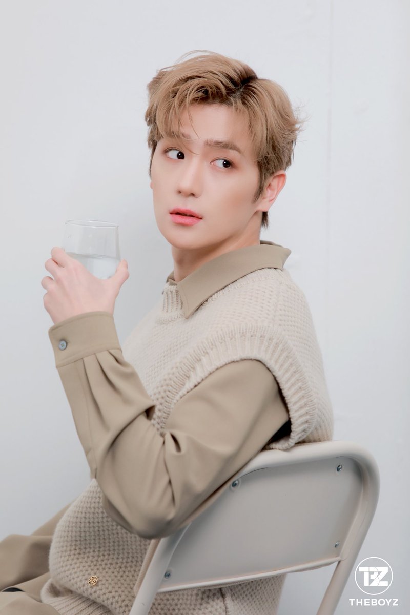 #현재 더스타 2월호 비하인드

오마이갓 아프로디테 이즈 히얼 ......