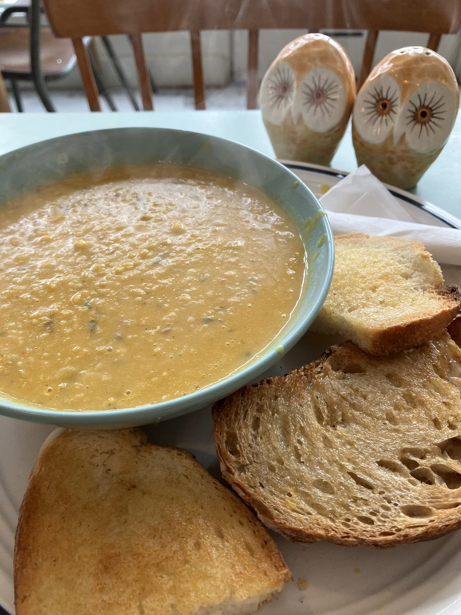 On these very cold❄️days ahead why not pop into our local cafe for a warming lunch-the homemade soups🥣<a href="/ArloMoe/">Arlo & Moe</a> are always delicious &amp; you too can have the🦉staring into your bowl looking 👀 enviously #EatLocal #Support #KeepOurIndieBizInBiz #UseOrLose
