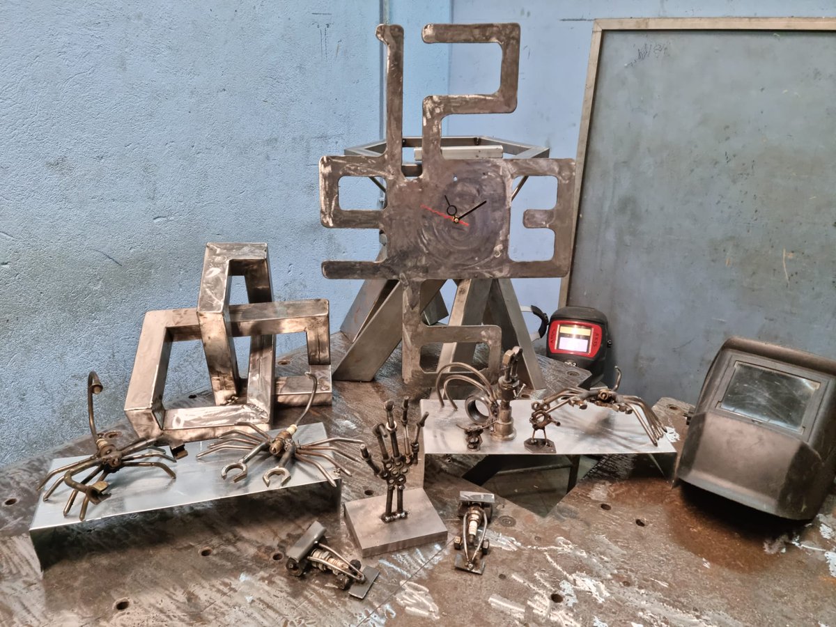 👉 ¡Quedan solo dos días para nuestras jornadas de puertas abiertas!

Y nuestro alumnado de FP Básica se lo toma muy en serio.
¡No os perdáis lo que hacen con la #soldadura! 💪😎

Y esto es solo un aperitivo...

✅ Puedes inscribirte a través de: cristoreyva.com/puertasabiertas