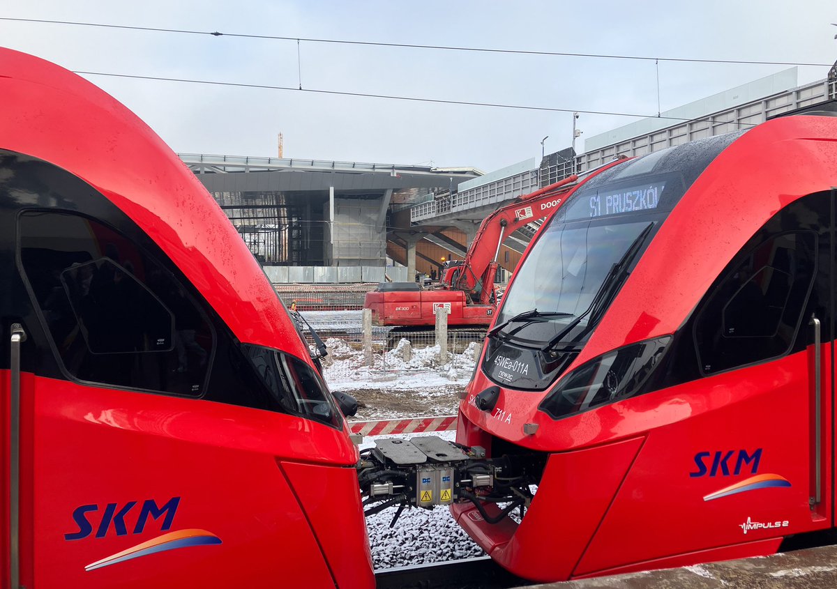 josviaque's tweet photo. #Impuls2 z koparką w tle. Obraz na matrycy CCD, lata 20. XXI w. #WarszawaZachodnia #Warszawa #WWK #Newag #45WE #SKM #SKMWarszawa #WTP https://t.co/Xy0V7FkXe7