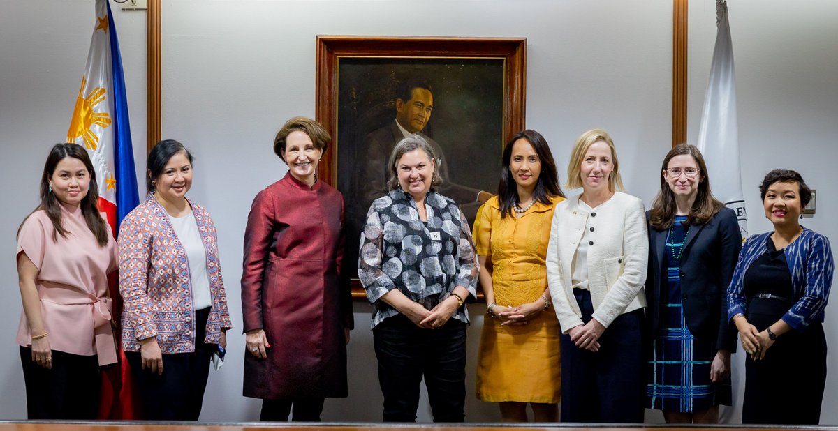Women in diplomacy are a force for positive change. Great to see the women leaders at <a href="/DFAPHL/">DFA Philippines 🇵🇭</a> yesterday during <a href="/UnderSecStateP/">Lisa Kenna</a>'s visit. #DiplomacyMatters #WomensHistoryMonth #WomenUpliftingWomen