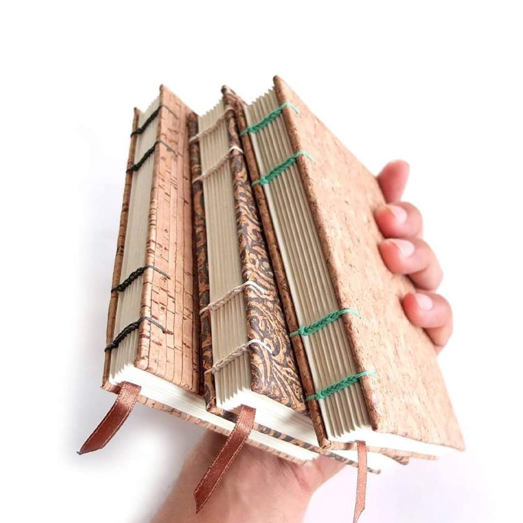 TonyChankan's tweet image. Learn how to make a beautiful leather journal with easy-to-follow instruction. All our tutorials are beginner-friendly.
🎈Check it out : thesiambindery.etsy.com

#tutorial #makersguide  #booktutorial #journaltutorial  #crafttutorial #booktutorial #booklovertutorial #diytutorial