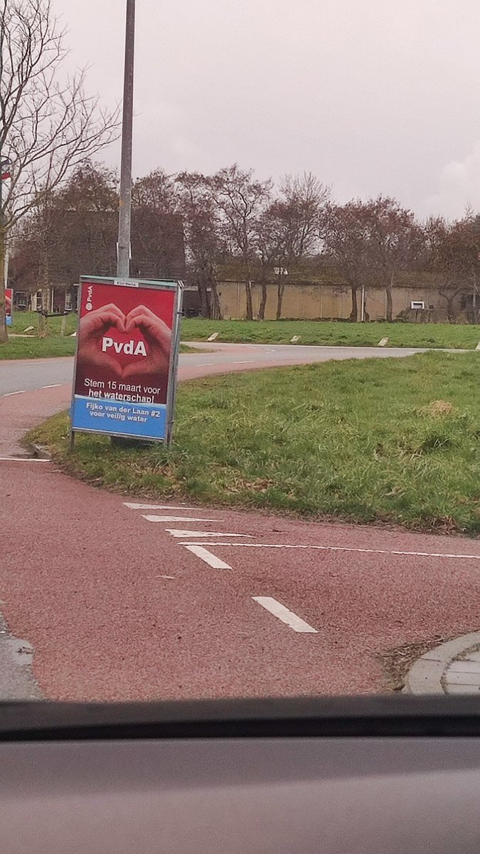 PvdAHHNK's tweet photo. Tip voor kiezers in @HollandsKroon 
🌹🌹🌹
@FijkovdLaan 
#Stemmetjehart
#KiesRood https://t.co/6A8zSOqJNU