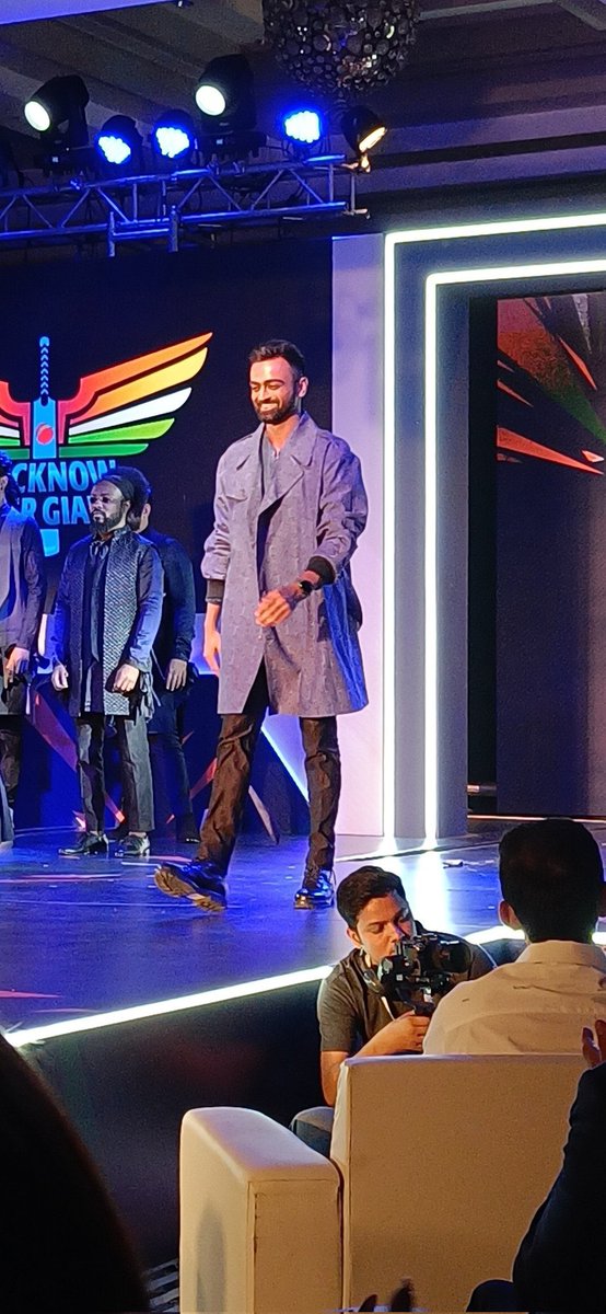 AdhirajHJadeja's tweet photo. KL Rahul, Jaydev Unadkat, Krunal Pandya, Ravi Bishnoi walk the ramp to launch the new jersey of Lucknow Super Giants in Ahmedabad. 

#Ahmedabad #IPL2023 https://t.co/wZTsC2Ek95