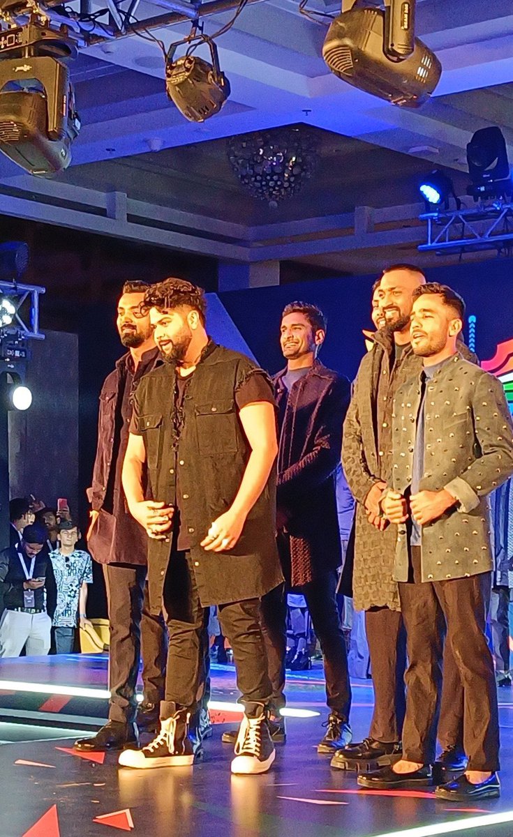AdhirajHJadeja's tweet photo. KL Rahul, Jaydev Unadkat, Krunal Pandya, Ravi Bishnoi walk the ramp to launch the new jersey of Lucknow Super Giants in Ahmedabad. 

#Ahmedabad #IPL2023 https://t.co/wZTsC2Ek95