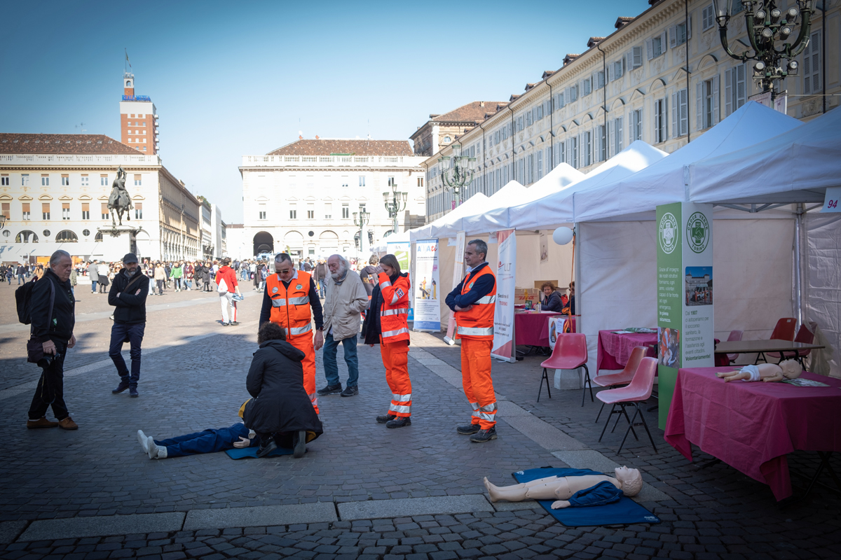 AnpasPiemonte's tweet photo. #CroceVerdeTorino ha garantito l’assistenza sanitaria a #JustTheWomanIAm, evento di prevenzione sanitaria organizzato dal #CusTorino. Circa 30 volontari, sei #ambulanze per il #soccorso e posto medico avanzato allestito in piazza San Carlo. 
#JTWIA #Anpas
https://t.co/GlXt1PSUkg https://t.co/jV4FvRa3Nw