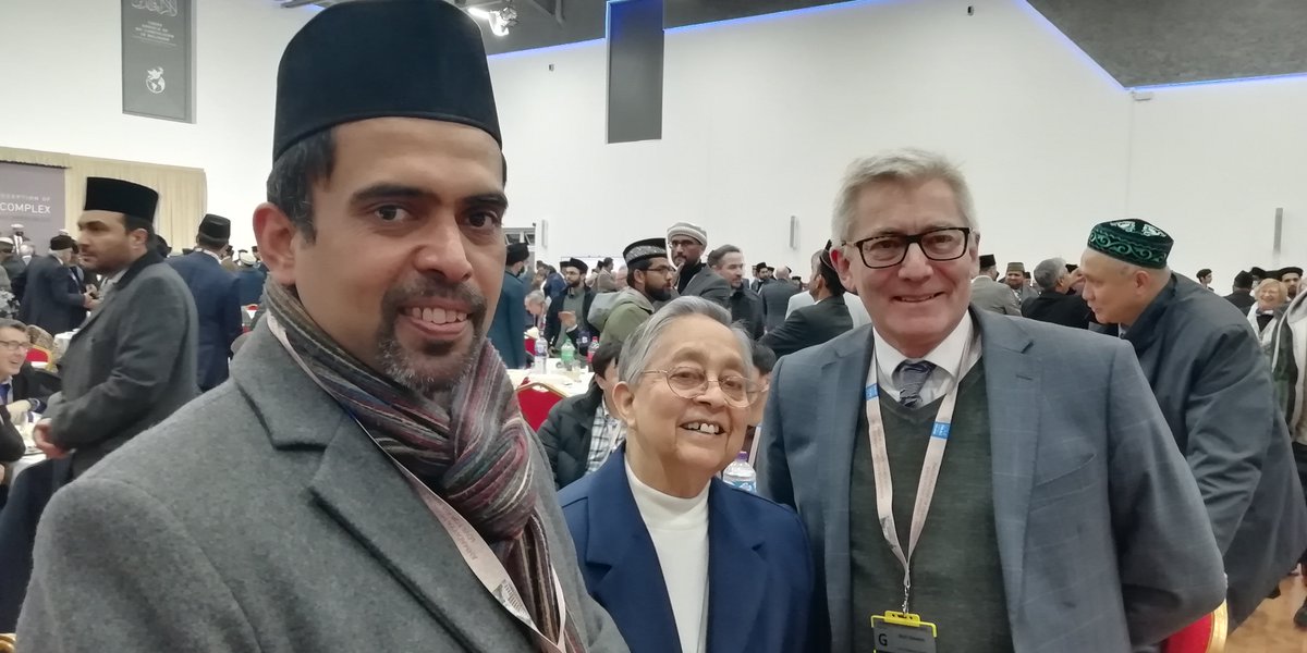 I was delighted to attend the #PeaceSymposiumUK at the Baitul Futuh Mosque in Morden. Together with Sr Ann, as guests of @DrTAMansoor & the Ahmadiyya Muslim community. We celebrated the opening of a wonderful new building extension 8 years after the original was destroyed by fire