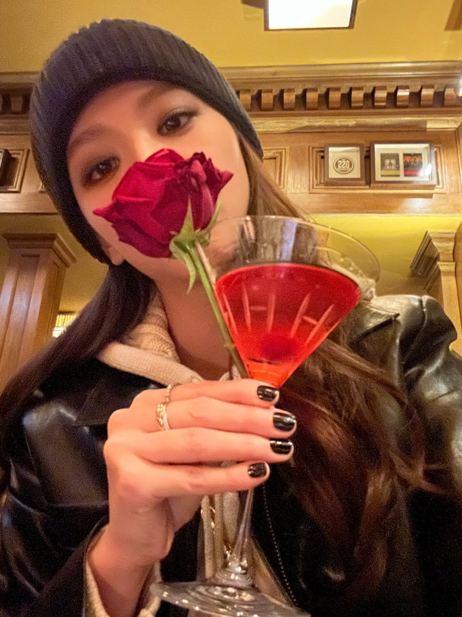 blackpinkbabo's tweet photo. Jisoo: “BLINK! Thank you for waiting so long! Finally we got a date and..!! it feels real! While preparing, I had lots of concerns and was also scared but thanks to Blinks I was able to try a lot of things!♥️ I hope Blinks like it too! Let’s wait for March 31 happily” https://t.co/8c1DXtyemB