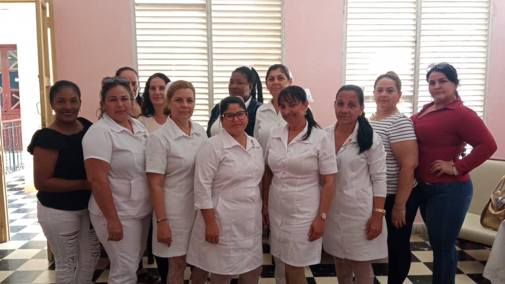dpsCiego's tweet photo. Continúan siendo nuestras valerosas enfermeras, ejemplo  en nuestro sistema de salud : de sacrificio, abnegación, firmeza en sus principios, entrega, dignidad.
Trascendiendo hoy, como eslabón importante en la historia de la Enfermería de su tiempo. #MujerEnRevolucion . https://t.co/IAsnYLGIRA