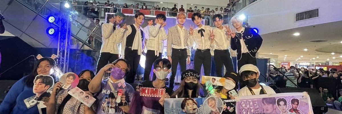 _jiroarshiii's tweet photo. @jasphshop @seongiii @shxiaotinq @itssav_savannah 

fave pic w/ HORI7ON 🫶🏻 most memorable mall show na napuntahan ko🙌🏻 https://t.co/3ZgsNqRhXE