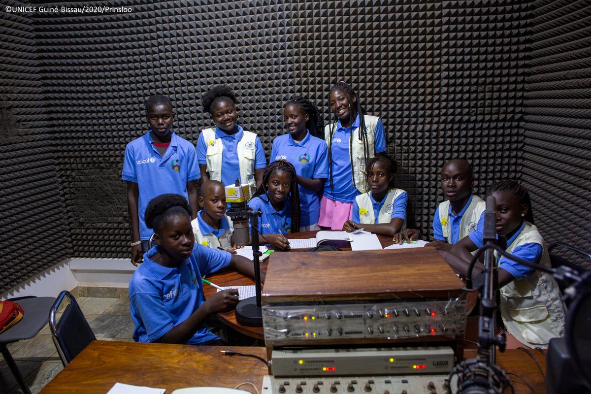 Happy International Day of Children on the media 📻.

In Guinea-Bissau, #UNICEF is supporting the young journalists’ network to produce and broadcast weekly radio programmes on child rights. 

#ForEverChild, a VOICE.