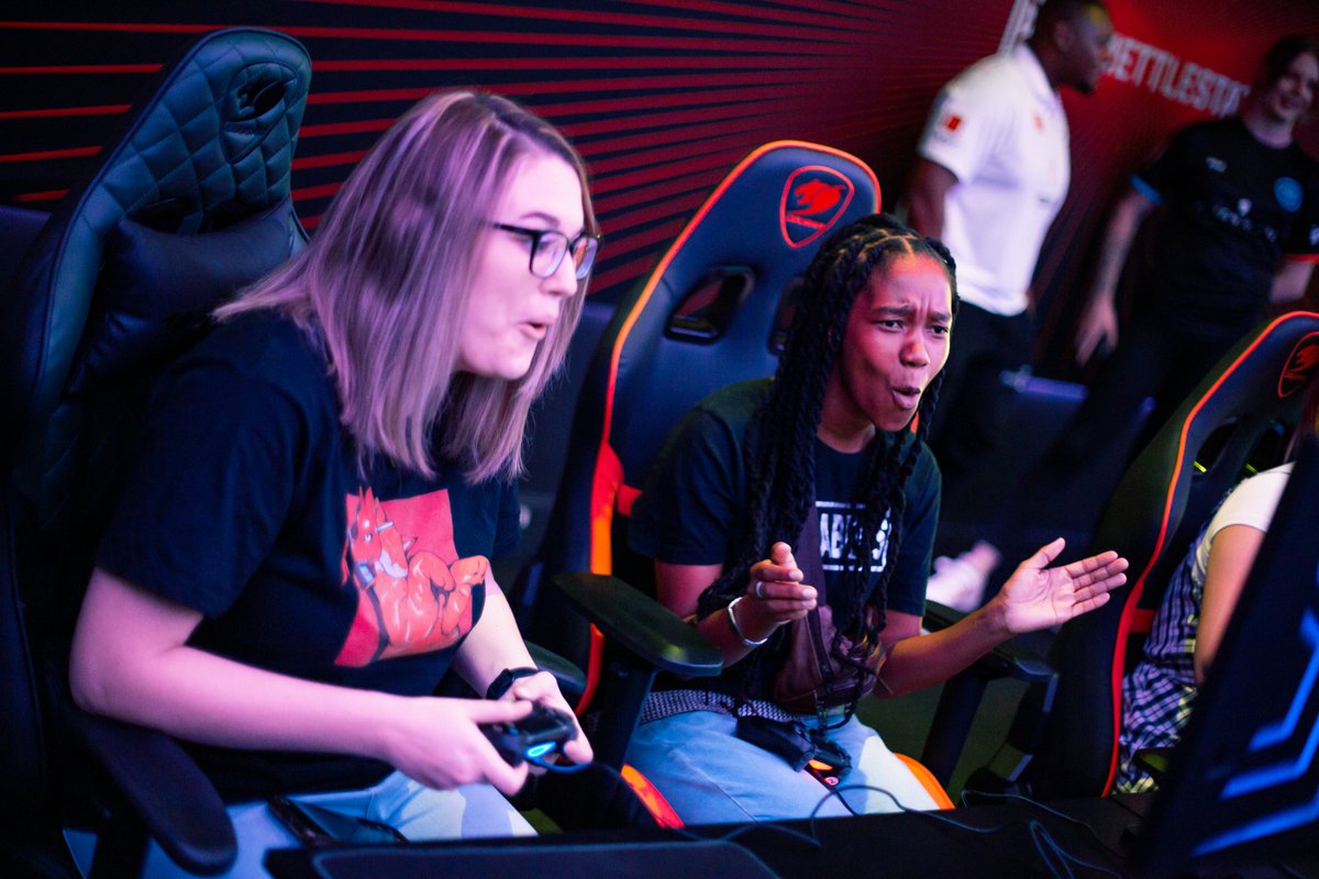 Mettlestate's tweet image. This weekend we had the pleasure of hosting @TechGirlZA  &amp;amp; the #GGArmy for the 2nd iteration of #PlayFIFALikeAGirl⚽🎮

THANK YOU to everyone who joined! It was amazing to see the passion &amp;amp; eagerness from the ladies 🔥 Incredible work from everyone involved ❤️

#PlayFIFALikeAGirl