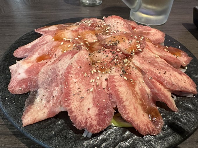 タン刺し、これも生タンの実力をこれでもかと思い知らせてくれます
幸福そのものの味 