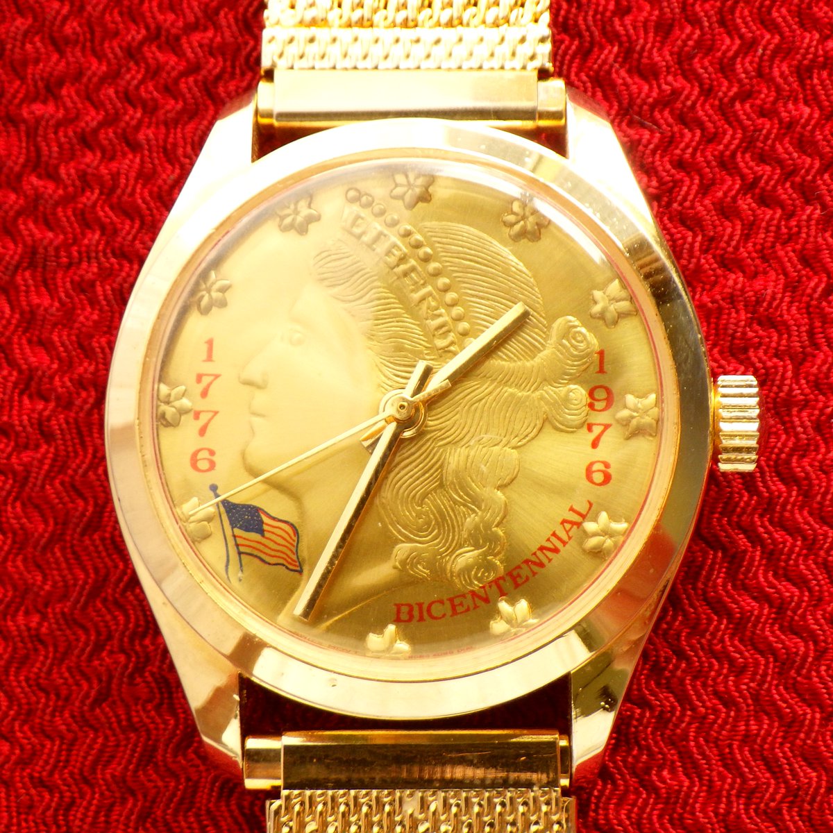 『大きなサイズ★1976年 リバティコイン 自由の女神 スイス製 ビンテージ手巻き腕時計』現在出品中ですので、よろしくお願い致します(^^)　状態も大変良くオススメですので是非★page.auctions.yahoo.co.jp/jp/auction/c10…
