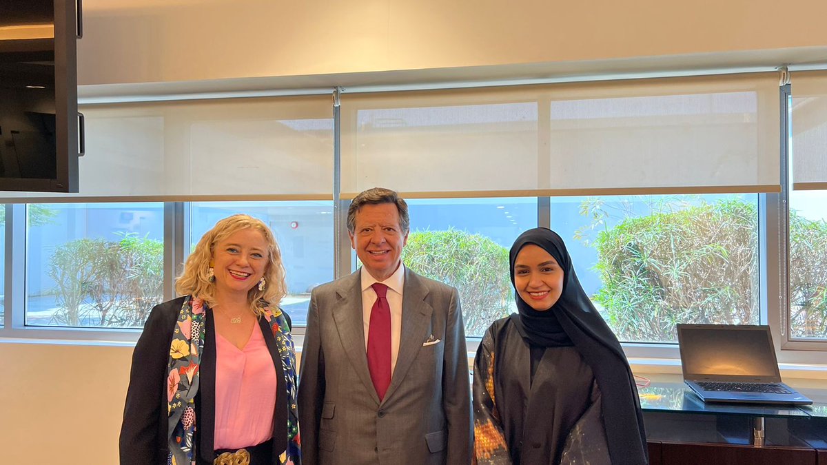 EmbEspEAU's tweet photo. El Embajador Iñigo de Palacio inaugura junto al Presidente y CEO de @HCT_UAE,Dr.Faisal Al Ayyan, la exposición "Women have the formula" y posterior tertulia en HCT Rak Women Campus. #MujeresYDiplomaciaCientífica#
@LourdesVegaFer  
@ACIEAU https://t.co/XyeX8sPEHe