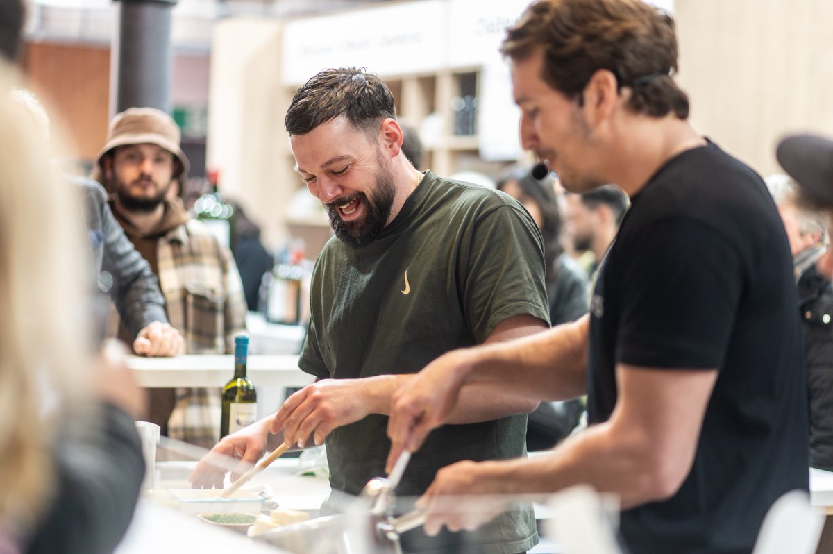 AmazonNewsFR's tweet photo. Amazon était présent au @Salondelagri pour présenter, échanger et notamment mettre en avant le meilleur des produits fabriqués en France 🇫🇷

Merci à tous les nombreux visiteurs du stand La Boutique des Producteurs ! Retour en images sur les moments forts 😍

#AmazonSIA https://t.co/QaPkzHAUNO