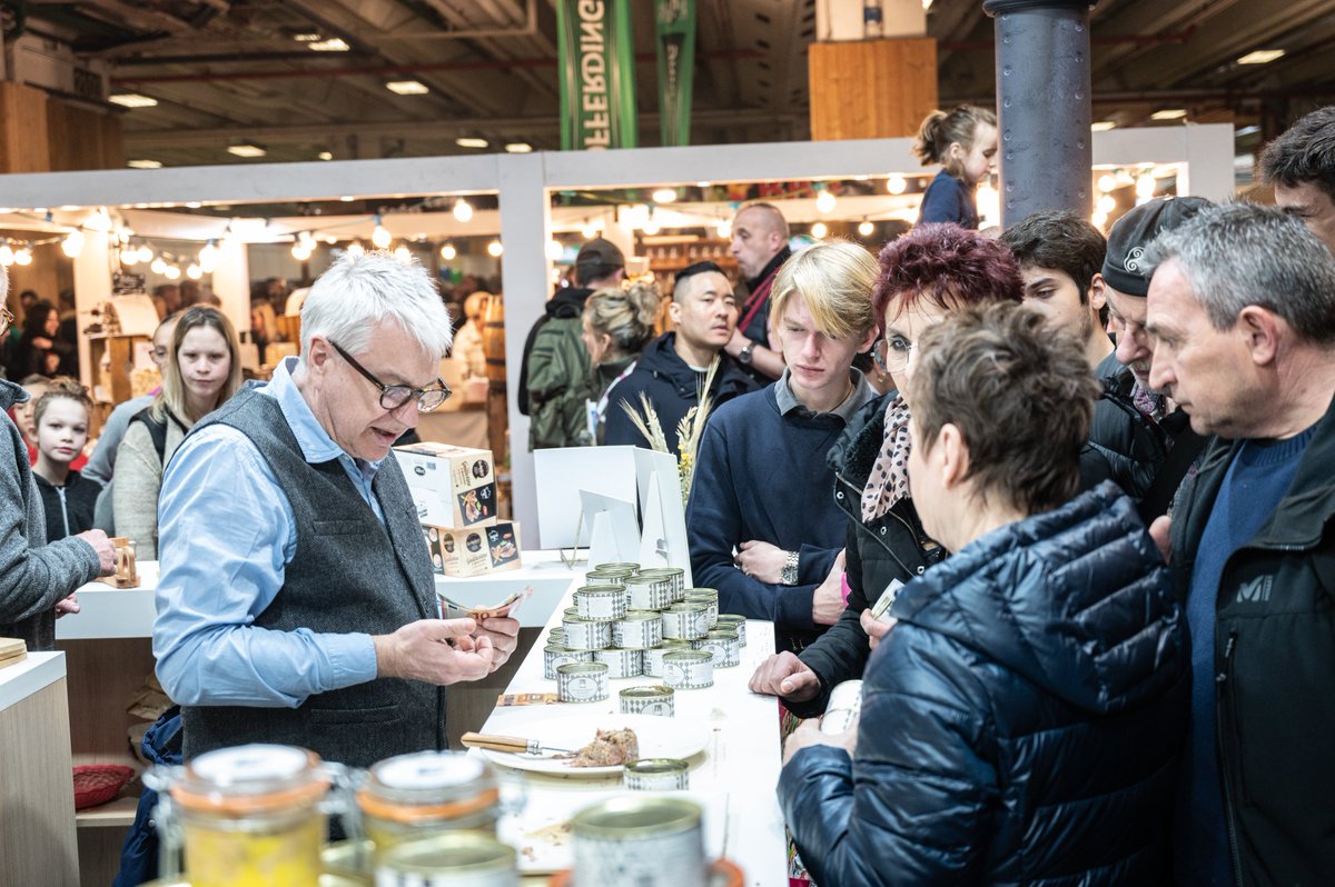 AmazonNewsFR's tweet photo. Amazon était présent au @Salondelagri pour présenter, échanger et notamment mettre en avant le meilleur des produits fabriqués en France 🇫🇷

Merci à tous les nombreux visiteurs du stand La Boutique des Producteurs ! Retour en images sur les moments forts 😍

#AmazonSIA https://t.co/QaPkzHAUNO