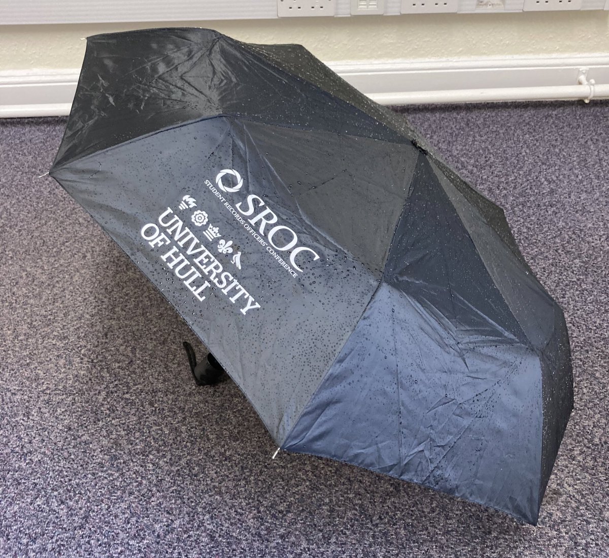 mark_cake's tweet image. In three weeks time I’ll be at #SROC23 in Edinburgh… until then, this delegate souvenirs from 2018 will keep me dry! @SROC_HE