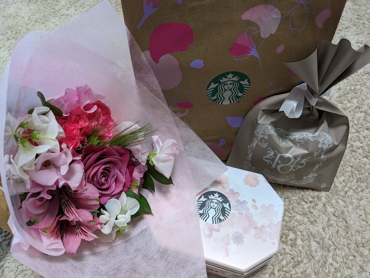 MitsukiK11's tweet photo. 今日は実質 最後の授業。
ついにトライアルの課題発表されました💓

同じ志を持つ翻訳家志望のママ友から私のコースが終わるという事でプレゼント頂きました✨

いつもありがとう🥰
トライアル頑張ります♪ https://t.co/TStDQdqNZA