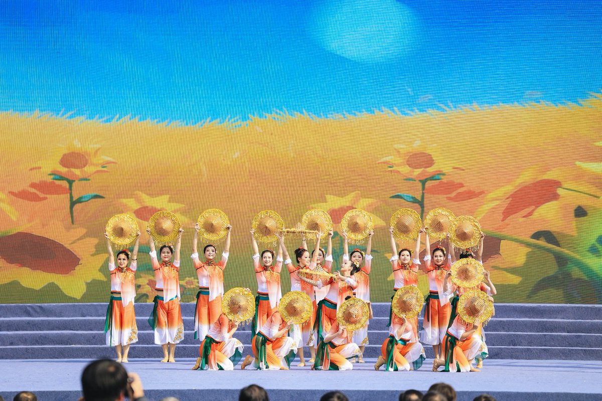 19thAGofficial's tweet photo. Spectacular Asian Games, Amazing Village. During the 200-day+ countdown to Hangzhou Asian Games celebration event, 33 excellent programs from 11 cities in the province were staged at the Flag Plaza of the Hangzhou #AsianGamesVillage.
#Hangzhou #AsianGames #200DaysCountDown https://t.co/GkQ7Qor8y5