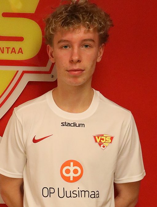 vjs_vantaa's tweet photo. ❤️ Matias Syrjäläinen 📝

Nuori keskikenttäpelaaja jatkaa #länsivantaanylpeys riveissä ⚽️

➡️ https://t.co/kkW30fMk75

#vjs #vjsvantaa #jalkapalloyhteisösinulle https://t.co/S3Zx7zLruh