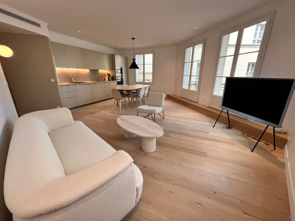ASKMEFRANCE's tweet photo. Notre appartement design tout récemment rénové  et meublé se situe près du Panthéon ✨

#cotedazur #sainttropez #cannes #antibes #saintraphael #southoffrance #appartement #vacancesenfamille #vacancesenfrance #tourisme #airbnb #airbnbfrance #homeaway #nice #séjour https://t.co/bORAE2AKBD