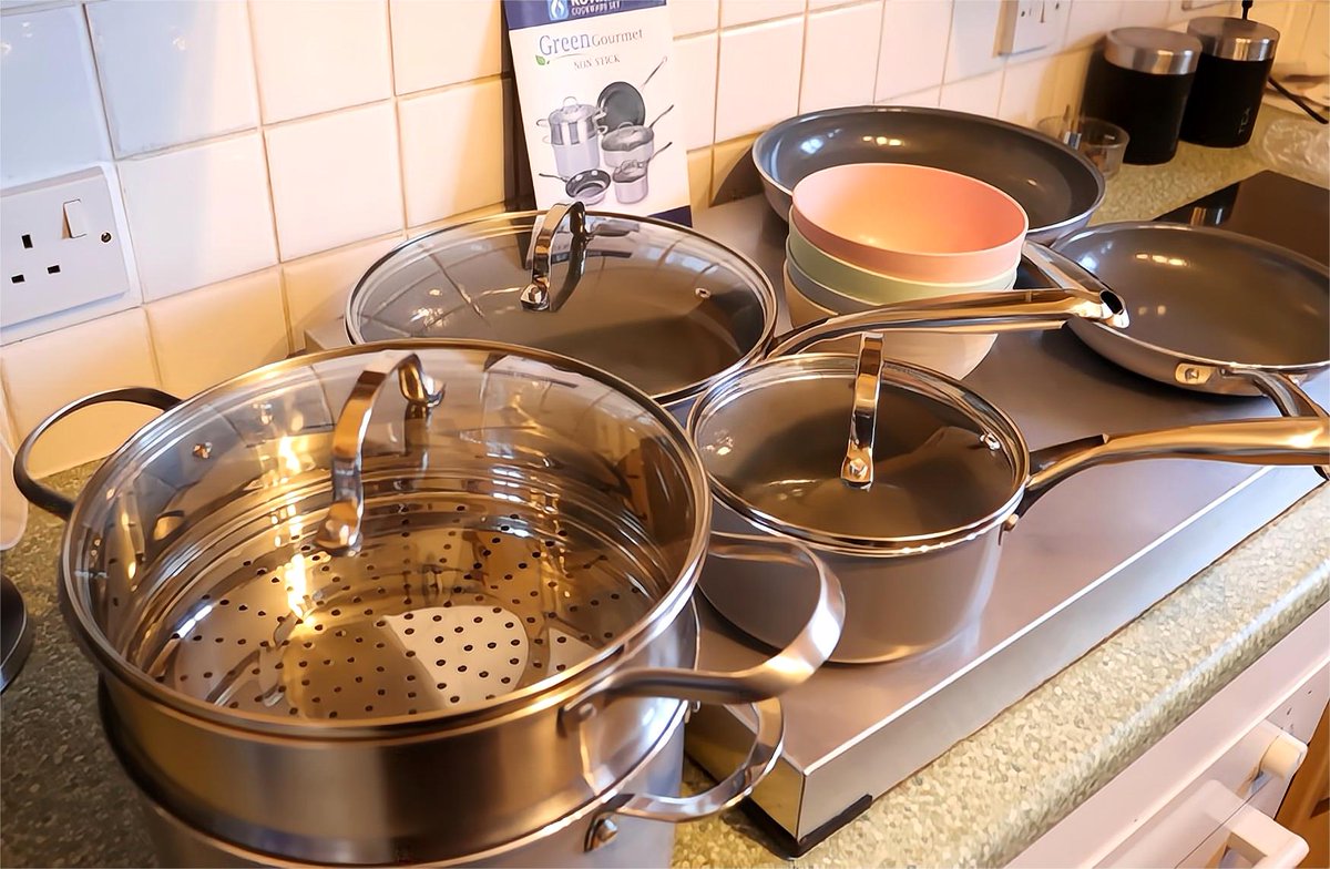 clockitchen's tweet image. 🔥🍳 Get high-quality cookware at a great price point!  🤑 Bonus eco-friendly cereal bowls 🌾, steamer, and scratch-resistant handles.  Suitable for gas, electric, halogen, and glass top stoves.  
#Cookware #KitchenEssentials
