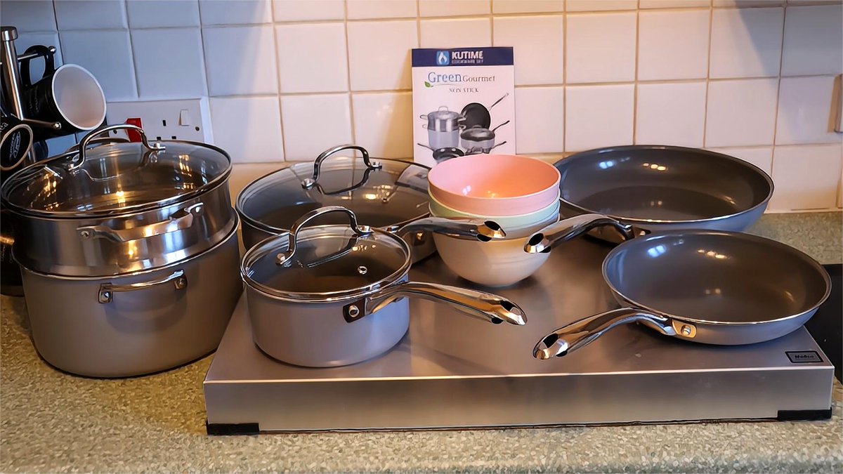 clockitchen's tweet image. 🔥🍳 Get high-quality cookware at a great price point!  🤑 Bonus eco-friendly cereal bowls 🌾, steamer, and scratch-resistant handles.  Suitable for gas, electric, halogen, and glass top stoves.  
#Cookware #KitchenEssentials