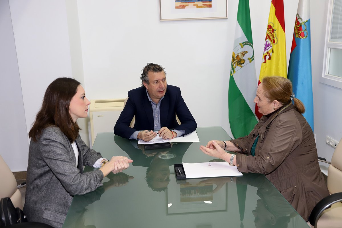 LaRinconada_Web's tweet photo. El Ayuntamiento renueva su compromiso con #Afadi.
La Asociación de Familiares de Ayuda al Discapacitado de La Rinconada recibe 60.000 euros del Consistorio para que lleve a cabo sus talleres y los gastos de transporte.
#LaRinconada https://t.co/kEodibxiBy https://t.co/J3n2QA6DZt