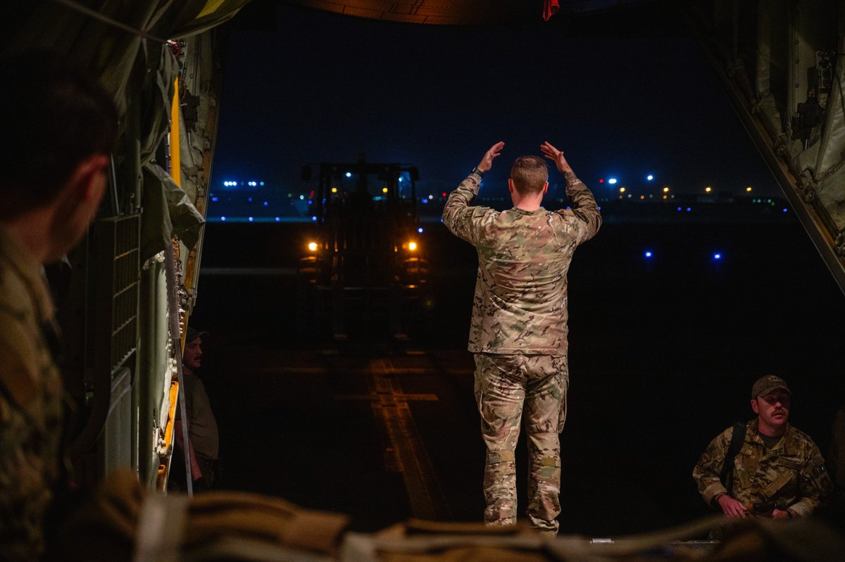 USAFCENT's tweet image. Maintaining #CombatPower

Our maintainers at Ali Al Salem AB enable decisive combat power by ensuring AFCENT aircraft, which deliver cargo and Airmen throughout the @CENTCOM AOR, are continually operating in a safe and efficient manner.

@386thAEW #Prevail #AircraftMaintainer