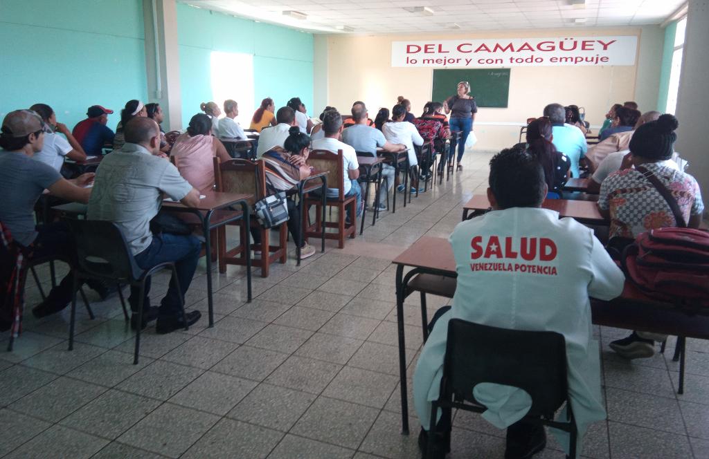 JoseCCCuba's tweet photo. Los trabajadores y estudiantes de la Escuela provincial del Partido Cándido González Morales de Camagüey presentes en las elecciones de diputados a la #AsambleaNacionsl porque #MejorEsPosible https://t.co/kVzIG0cGuW