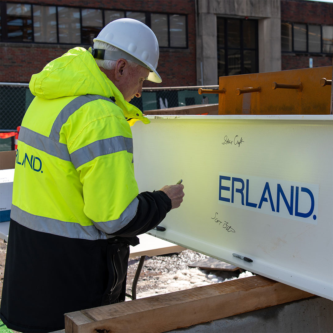 ErlandInc's tweet photo. Last week, Erland, Davis, Invesco, @JacobsConnects, @McNamaraSalvia, @AhaEngineers, @haleyaldrich, & our subcontractor partners celebrated the topping off of 101 Smith Place, a 215,000sf lab-ready facility in Cambridge. We look forward to celebrating the project's next milestone! https://t.co/gQbx4GaNvZ