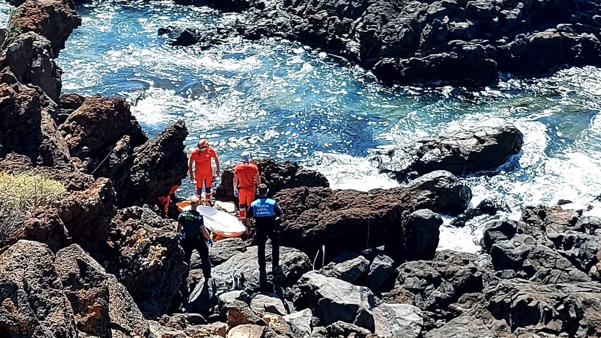 Nuestros agentes colaboran con varios recursos en caída de persona en zona de malpaís de Rasca.