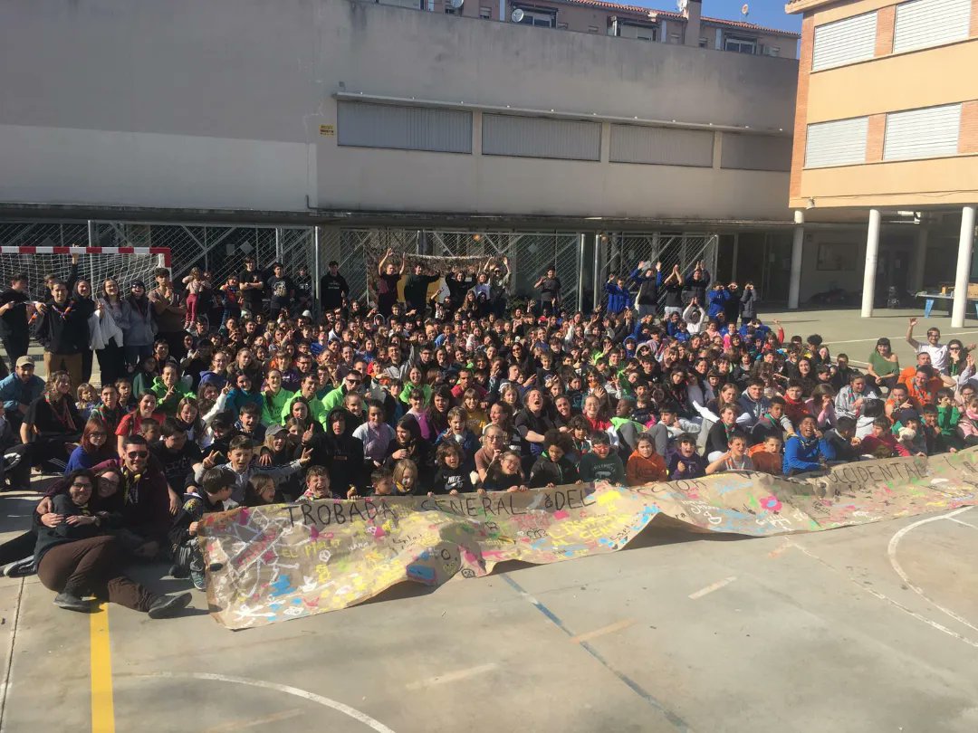 💛💜Aquest cap de setmana l'esplai Pica-Roca, així com la resta d'esplais de la comarca, hem participat a la #tgs i #tj a Terrassa 🤟