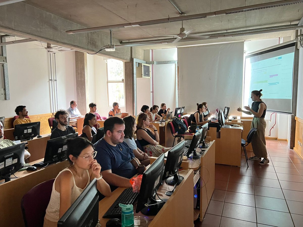 Day 2 of our #ALAV3 workshops at <a href="/UNQoficial/">Universidad Nacional de Quilmes</a>! This morning we are warming up with a training session on <a href="/InterProDB/">InterPro</a>
🙏Thank you <a href="/sarach06/">Sara Chuguransky</a>! <a href="/emblebi/">EMBL-EBI</a>