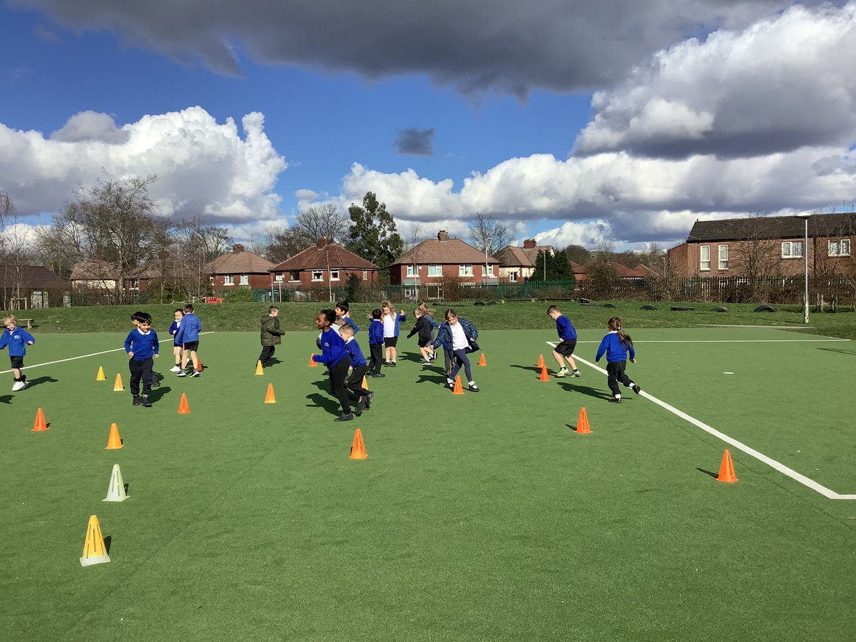 OABroadoak's tweet photo. 1HT practicing their attack and defence skills in PE today!
We had a lot of fun despite the freezing cold!
#Y1 #AttackandDefence #PE https://t.co/kWuM4qVWmz