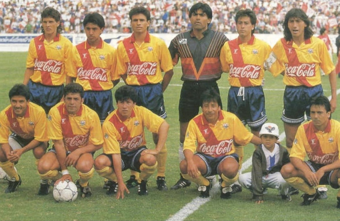 AlvarezGaribay's tweet photo. @Al_Shaw_Shirts @DrJoseVazquez @C_A_Morelia @CocaColaMx Morelia used 2 diferents home shirts in 1993-1994.

The second is very similar to the ABA sport.

The brand of the first one is #Vicmar. The second is #DJ. https://t.co/BRMAuIoYzp