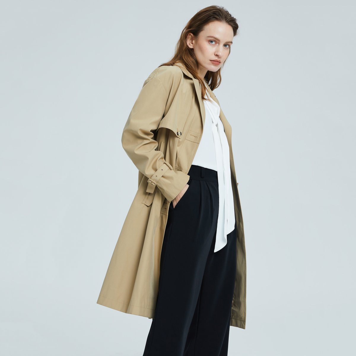 Notched lapels; a belt to adjust the fit; cuffs with adjustable buckles — make trench coats versatile, practical, and stylish.

#orolay #orolayofficial #newarrivals #springlooks #springoutfitideas #trenchcoat #whattowear #outfitinspiration #wardrobestaple #minimalstyle