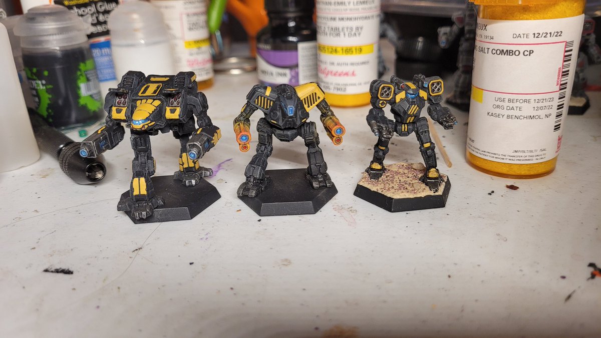 Little more work done. #battletech #alphastrike #catalystgamelabs #miniaturepainting #minipainting #mechs #batchall #battletechcommunity #battletechminiatures