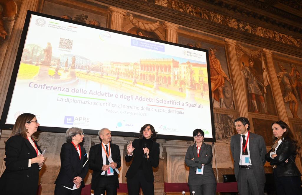 ItalyMFA's tweet photo. I lavori della Conferenza Addette e #AddettiScientifici e Spaziali si sono svolti presso @UniPadova nell’800° anniversario fondazione dell'Ateneo, profilo di eccellenza anche in campo scientifico.
#Farnesina #DiplomaziaScientifica #innovitalia https://t.co/weq0buBHMT