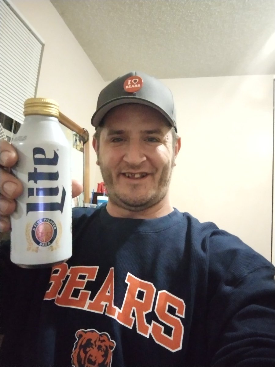 🏈🖤🧡💙me I love my bears til the end win lose or tie it's Chicago bears til I die!!!!!!!!!! Da bears!!!!!!!!!!!!