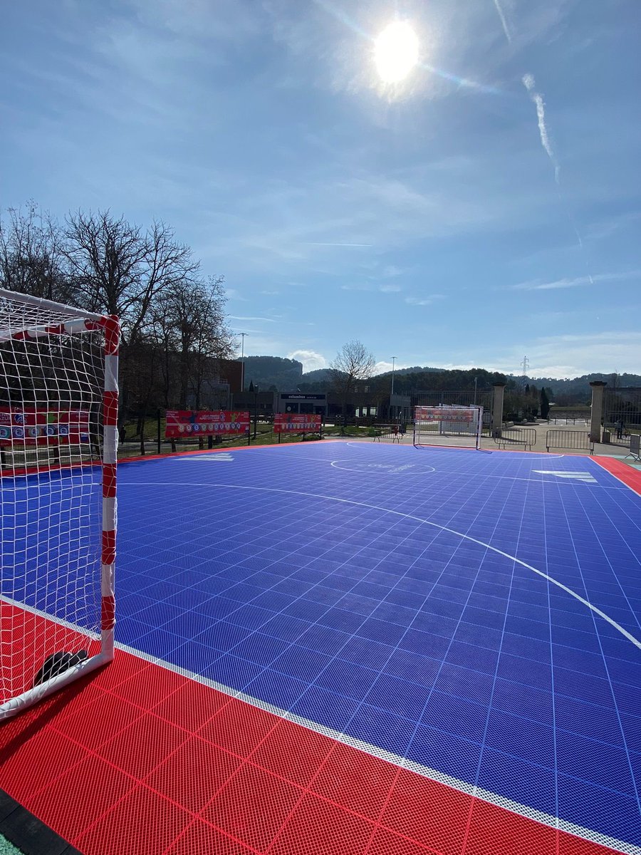 🆕Avec <a href="/FRAHandball/">Equipes de France de Handball</a> samedi à Aix en Provence,les terrains de hand à 4 mobiles dans tous les territoires.🤾🏿‍♀️🤾🏻‍♂️
Espaces de pratique de <a href="/ffhandball/">FFHandball</a> 💙🤍❤️
<a href="/Agence_du_Sport/">Agence nationale du Sport</a> 
<a href="/adidasFR/">adidasfr</a> 
<a href="/pajean1325/">Pascale Jeannin</a>