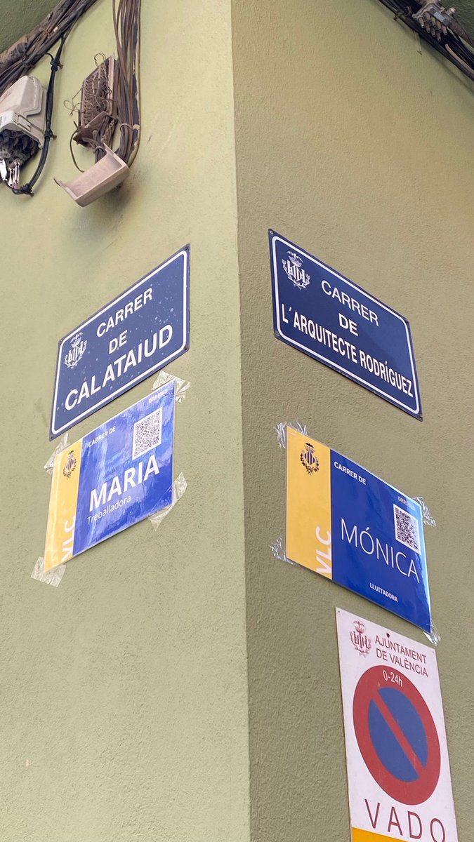 Quina iniciativa tant xula han fet en l'Institut d'Orriols🤩 i quin gran equip de professionals tenen al centre! Hui els he pogut acompanyar a fer una passejada pel barri per canviar noms de carrers; amb més noms de dones. Les referents de l'alumnat de l'Institut 💜 🧵👇